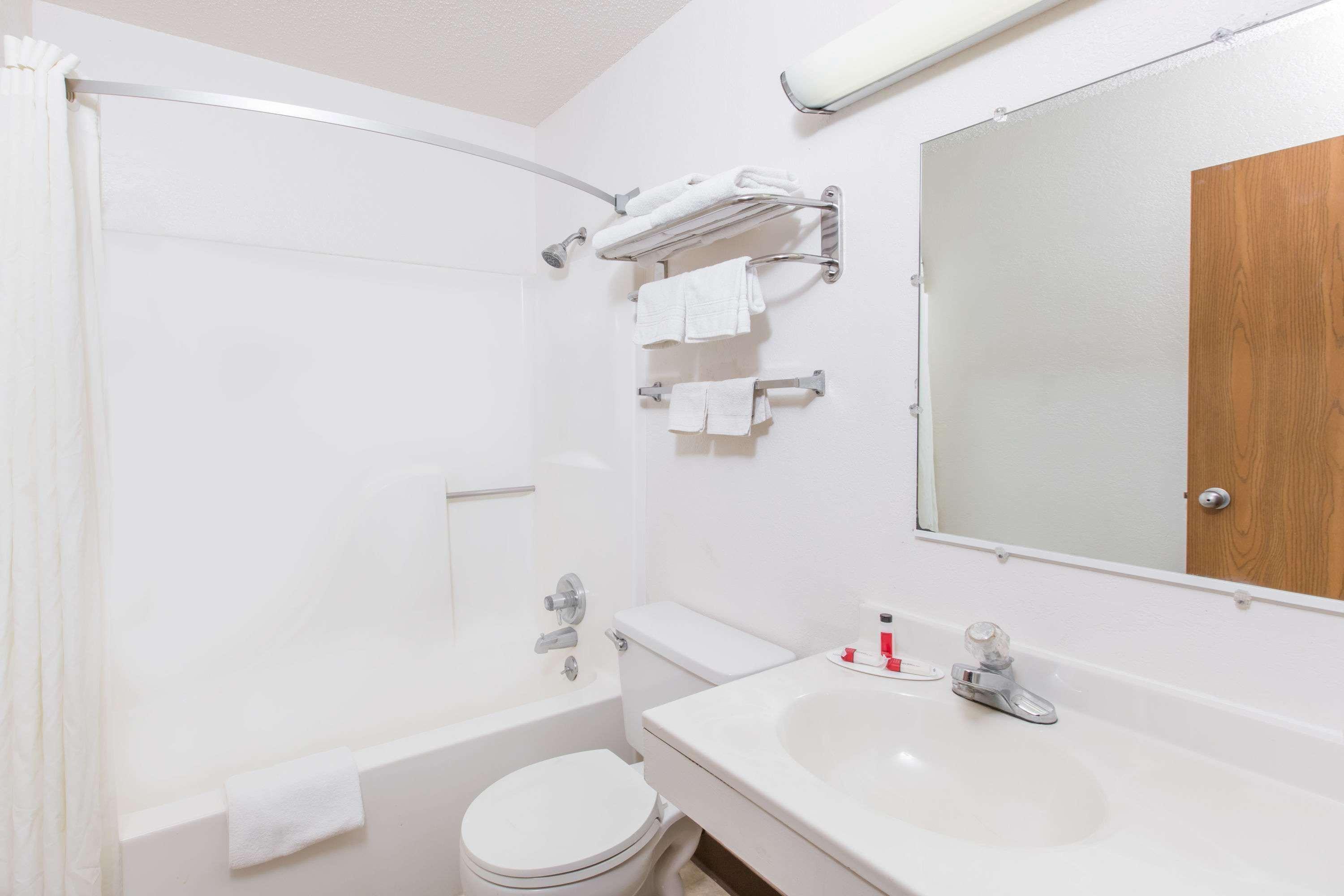 Super 8 By Wyndham Wayne Hotel Ngoại thất bức ảnh
