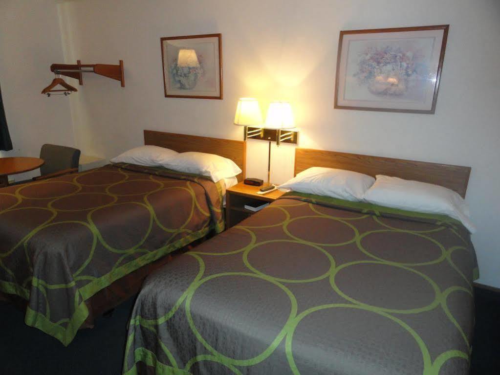 Super 8 By Wyndham Wayne Hotel Ngoại thất bức ảnh
